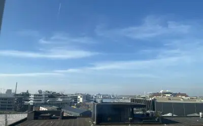 Amsterdam: beautiful day, clouds in photos are all fake