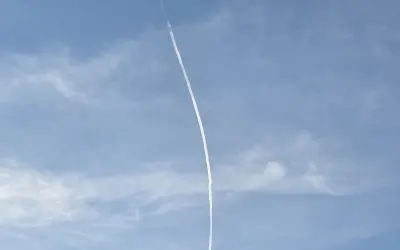 What’s with the curving chemtrails?