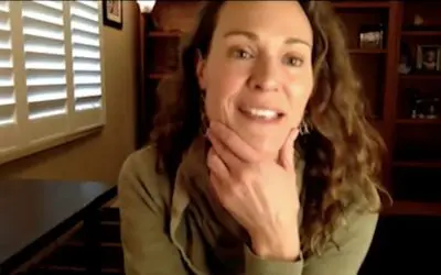 Woman Confronts Chemtrail Pilots, Goes Viral