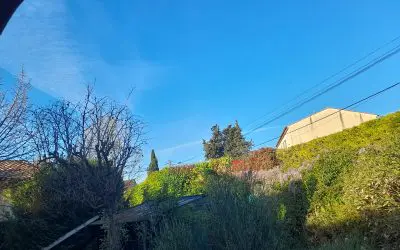 Manosque, France, Sunday morning, April 5, 2026. More chemtrails