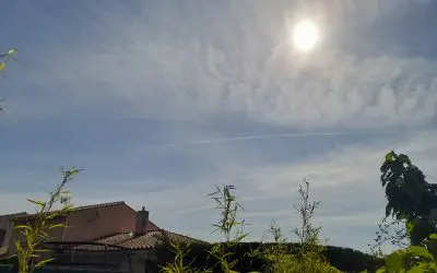Manosque, France, April 26, 2026: chemtrails and cloudy skies.