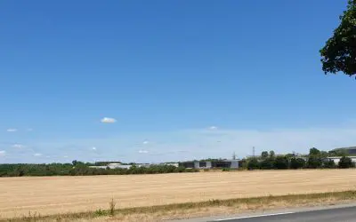 En FRANCE, dans l’Ain, le ciel bleu et les nuages bien formés comment à devenir un lointain souvenir…