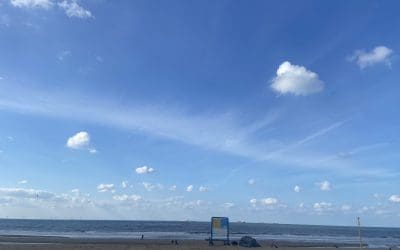 Scheveningen Beach (The Hague): constant pulling of trails at end afternoon