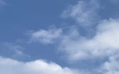 Amsterdam 24/10/24: plane pulling a chemtrail above the clouds