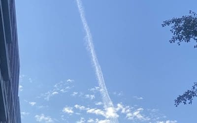 Amsterdam: sleepwalking people are probably thinking this is a contrail; no way at this height!